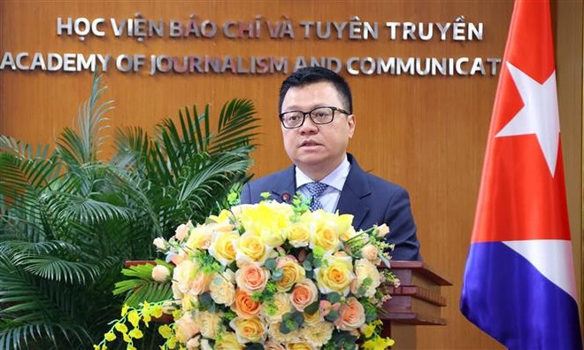 《人民报》总编、越南新闻工作者协会主席黎国明发表讲话。图自越通社 vna-potal-gap-mat-cac-can-bo-nha-bao-cua-viet-nam-tung-hoc-tap-cong-tac-tai-cuba-8076671.jpg