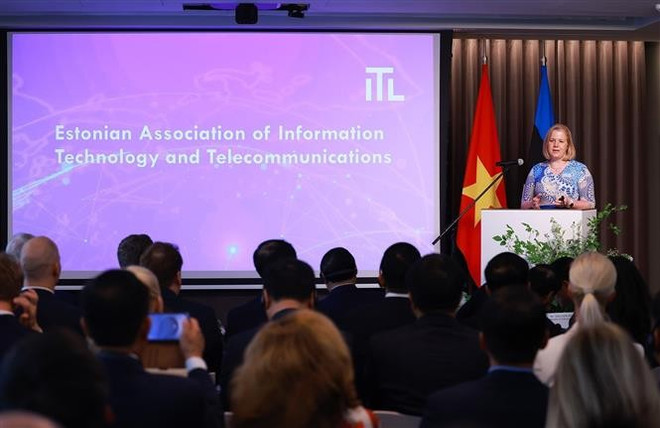 爱沙尼亚企业代表发言。图自越通社 vna-potal-thu-tuong-pham-minh-chinh-du-dien-dan-doanh-nghiep-viet-nam-estonia-8077616.jpg