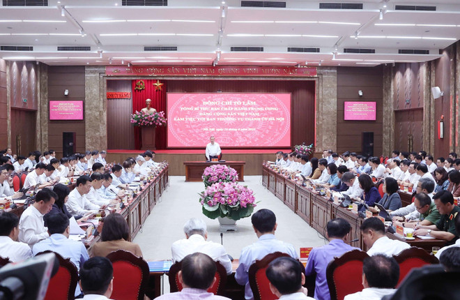 工作会谈场景。图自越通社 vna-potal-tong-bi-thu-to-lam-lam-viec-voi-ban-thuong-vu-thanh-uy-ha-noi-8094311.jpg