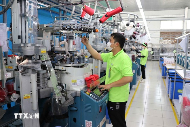 韩国Sung Hwa Vina工厂的生产线。图自越通社 3.jpg