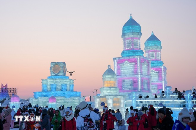哈尔滨冰雪大世界和国际冰雪节是全球最具影响力的冬季旅游盛会之一。图自越通社 cap-nhi-tan.jpg