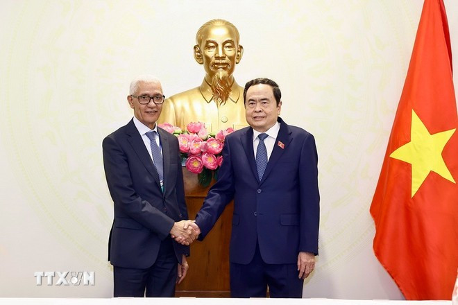 越南国会主席陈清敏会见摩洛哥众议院议长拉希德·塔勒比·埃尔·阿拉米(Rachid Talbi El Alami)。图自越通社 chu-tich-quoc-hoi-chu-tich-ha-vien-maroc-1.jpg