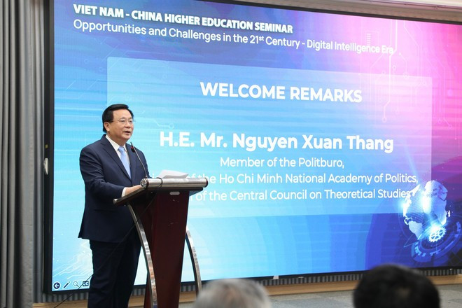 越共中央政治局委员、中央理论委员会主席、胡志明国家政治学院院长阮春胜发表讲话。图自Vietnam+ 2-vnu-dc-nguyen-xuan-thang-uvbct-gd-hv-ccqghcm-1.jpg