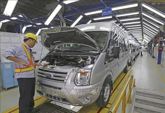 福特海阳汽车组装厂的旅游汽车生产活动。图自越通社 ford-030723.jpg