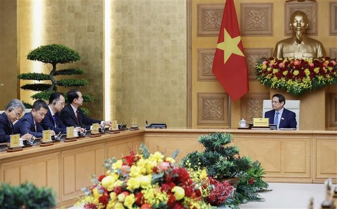 越南政府总理范明政会见中国驻越南大使何炜。图自越通社 vna-potal-thu-tuong-pham-minh-chinh-tiep-dai-su-trung-quoc-tai-viet-nam-8023216.jpg