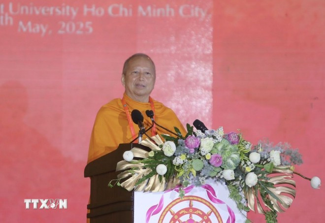 联合国卫塞节国际理事会主席帕·布拉马蓬迪发表讲话。图自越通社 vesak4.jpg