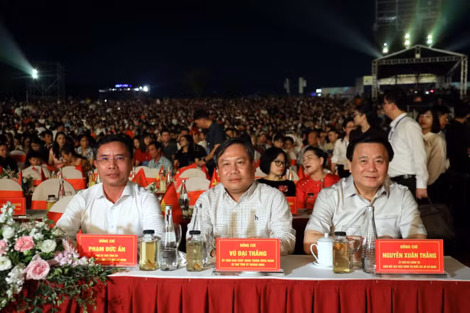 vna-potal-khai-mac-canarval-ha-long-2025-8008506.jpg