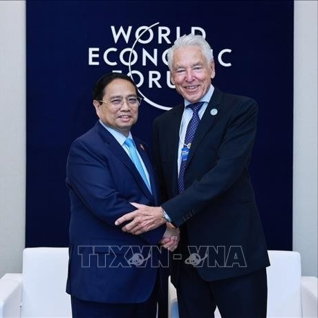越南政府总理范明政会见世界经济论坛临时主席彼得·布拉贝克-莱特马特。图自越通社 22-4565.jpg