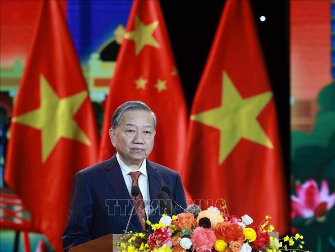 越共中央总书记苏林出席并在见面会上发表指导讲话。图自越通社 to-lam-luu-hoc-sinh-vn-tq-20032025-01.jpg