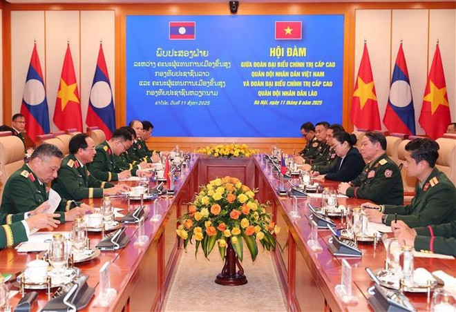 会谈现场。图自越通社 vna-potal-chu-nhiem-tong-cuc-chinh-tri-qdnd-lao-tham-chinh-thuc-viet-nam-8202660.jpg