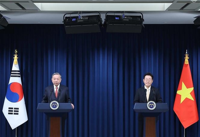 越共中央总书记苏林与韩国总统李在明共同会见记者。图自越通社 vna-potal-tong-bi-thu-to-lam-va-tong-thong-han-quoc-lee-jae-myung-gap-go-bao-chi-8202873.jpg