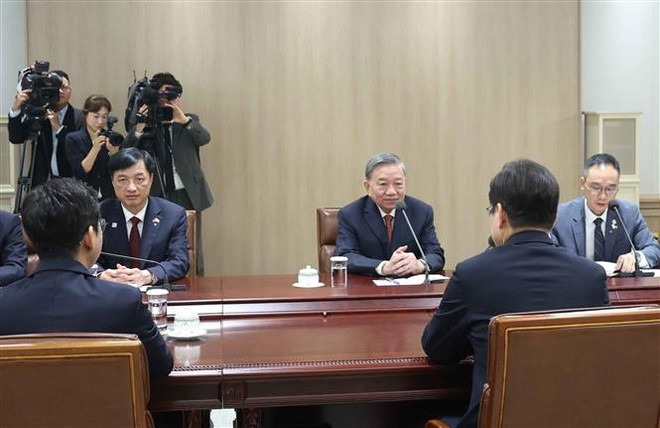苏林总书记发表讲话。图自越通社 vna-potal-tong-bi-thu-to-lam-hoi-dam-voi-tong-thong-han-quoc-lee-jae-myung-8202573.jpg