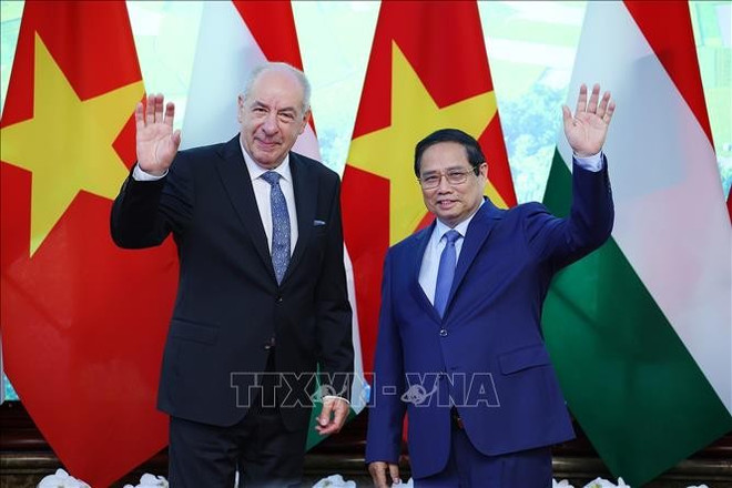 vna-potal-thu-tuong-pham-minh-chinh-hoi-kien-tong-thong-hungary-sulyok-tamas-stand.jpg