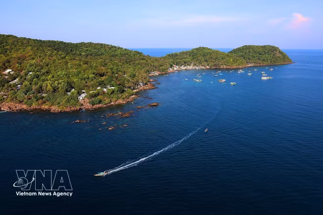 vnanet-potal-phu-quoc-thanh-pho-bien-dao-mang-tam-quoc-te-7299045.jpg