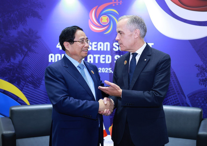 范明政总理和加拿大总理马克·卡尼。图自越通社 vna-potal-asean-47-thu-tuong-pham-minh-chinh-gap-thu-tuong-canada-8364006.jpg