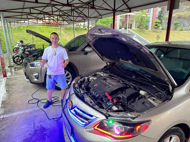 英叠先生与他专用于免费救援的丰田卡罗拉Altis轿车。本人供图 diep-xa-lo-7-17173509435681839592375-1717661831658646261474.jpg