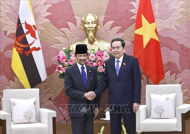 vna-potal-chu-tich-quoc-hoi-tran-thanh-man-hoi-kien-quoc-vuong-brunei-stand.jpg