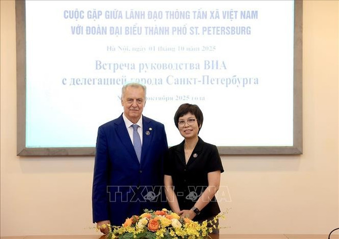 越通社社长武越庄和圣彼得堡市对外关系委员会主席格里戈里耶夫·叶夫根尼·德米特里耶维奇。图自越通社 ttx5-11025.jpg
