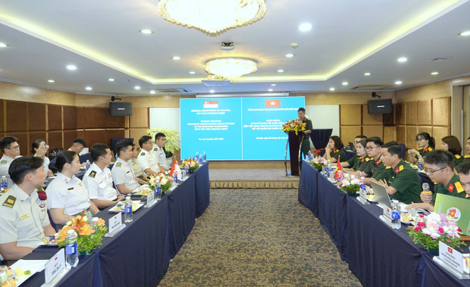 座谈会现场。图自tienphong.vn giao-luu-si-quan.jpg