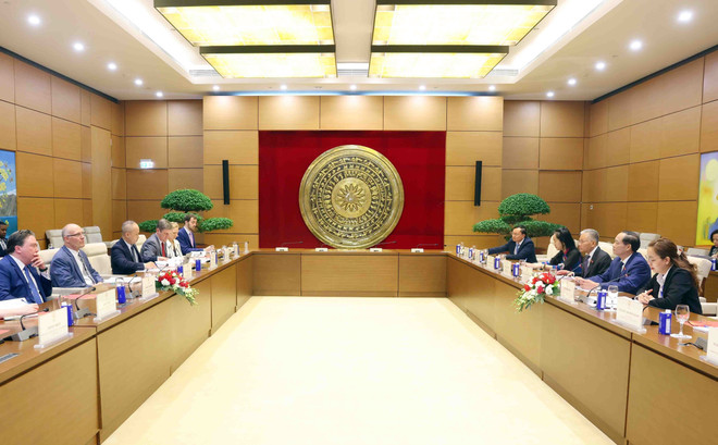 会见场景。图自越通社 vna-potal-pho-chu-tich-quoc-hoi-tran-quang-phuong-tiep-doan-nghi-si-luong-dang-cua-ha-vien-hoa-ky-8059155.jpg