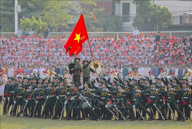 2024年5月7日,庆祝奠边府大捷70周年纪念活动中的文艺表演。图自越通社 3.jpg