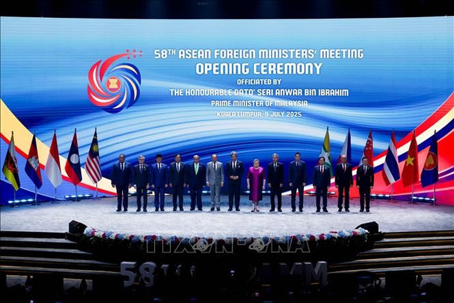 各国外长合影。图自越通社 vna-potal-khai-mac-hoi-nghi-bo-truong-ngoai-giao-asean-lan-thu-58-va-cac-hoi-nghi-lien-quan-stand.jpg