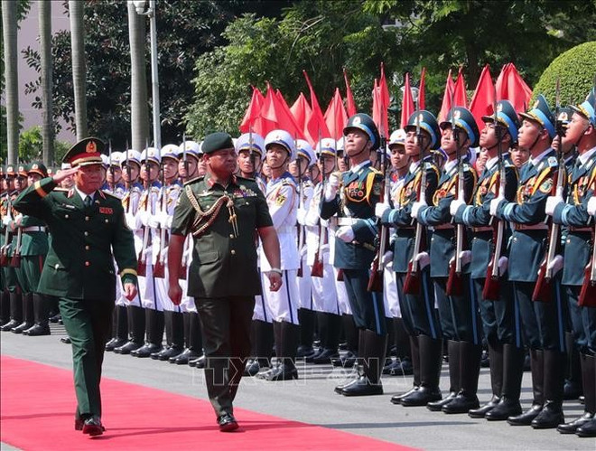 越南人民军总参谋长与文莱皇家武装部队司令举行会谈 brunei2-170925.jpg