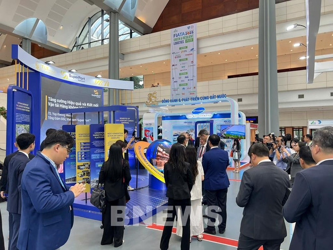 2025年国际货运代理协会联合会世界大会吸引来自100个国家的1039名代表参会。图自越通社 van-tai-quoc-te1.jpg
