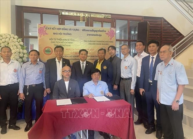 泰国东北部乌隆他尼府举行了胡志明主席纪念区扩建项目会议厅建设合同签署仪式。图自越通社 vna-potal-tiep-tuc-du-an-mo-rong-khu-di-tich-chu-tich-ho-chi-minh-tai-thai-lan-stand.jpg