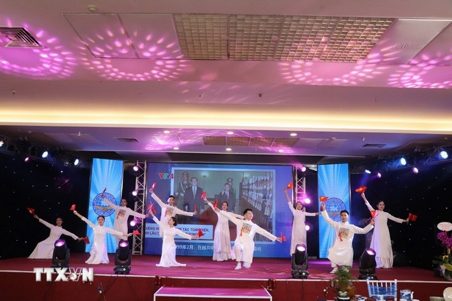 越中友好交流活动的文艺表演。图自越通社 giao-luu-viet-nam-trung-quoc-2-2727.jpg