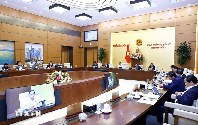 会议场景。图自越通社 ubtv-quoc-hoi-cho-y-kien-ve-luat-thue-tieu-thu-dac-biet-1003-1.jpg