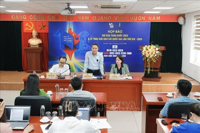 2025年全国报刊展的新闻发布会在河内举行。图自越通社 quang-canh-hop-bao.jpg