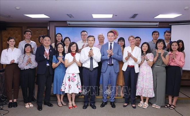 与会代表合影。图自越通社 asean3-25825.jpg
