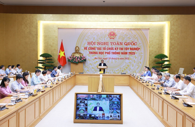 会议场景。图自越通社 vna-potal-thu-tuong-chu-tri-hoi-nghi-ve-cong-tac-to-chuc-ky-thi-thot-nghiep-trung-hoc-pho-thong-nam-2025-8099046.jpg