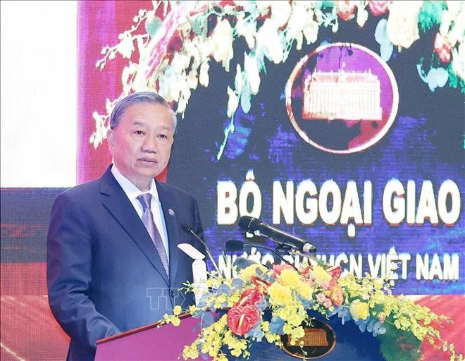 越共中央总书记苏林发表重要讲话。图自越通社 ngoai-giao-80-nam-25082025-02.jpg