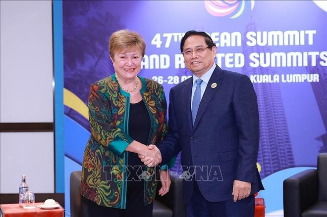 范明政会见国际货币基金组织(IMF)总裁克里斯塔利娜·格奥尔基耶娃。图自越通社 vna-potal-thu-tuong-pham-minh-chinh-gap-tong-giam-doc-quy-tien-te-quoc-te-imf-kristalina-georgieva-stand.jpg