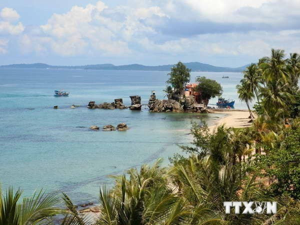 富国岛的海滩。图自越通社 bao-ton-bien-phu-quoc.jpg