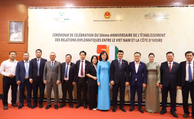 vna-potal-le-ky-niem-50-nam-thiet-lap-quan-he-viet-nam-cote-divoire-8145397.jpg