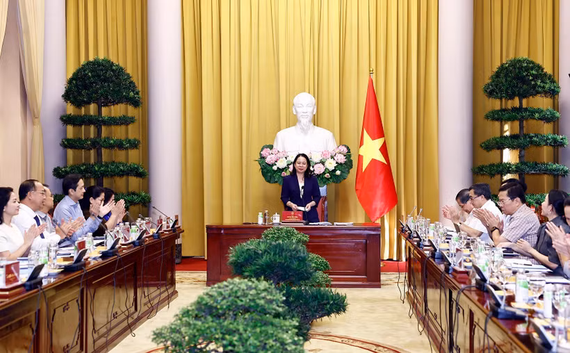 越南国家副主席武氏映春发表讲话。图自越通社