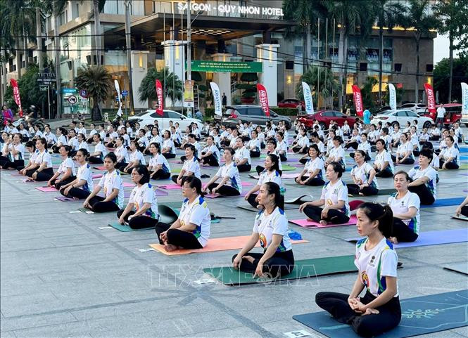 400余人参加平定省第十届国际瑜伽日瑜伽展演活动