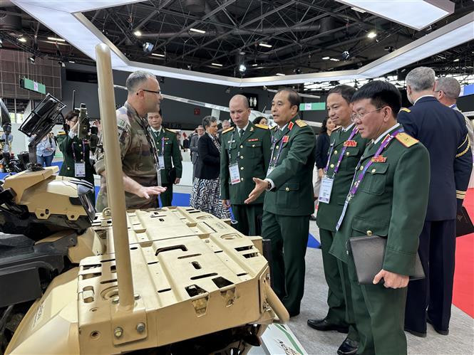 越南出席法国陆军武器展。图自越通社