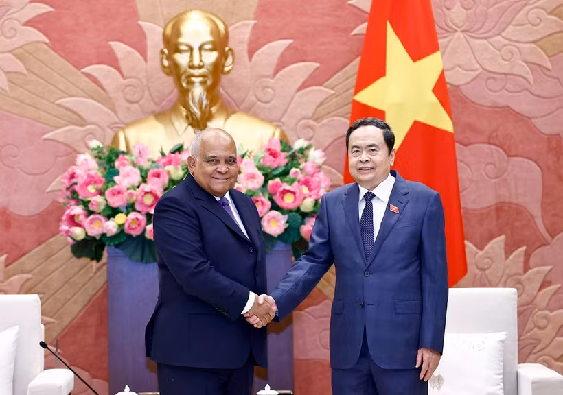 越南国会主席陈青敏会见古巴驻越大使奥兰多·尼古拉斯·吉伦。图自越通社