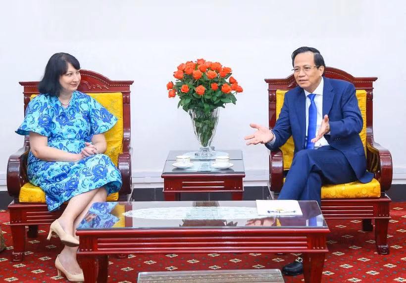 越南劳动荣军与社会部部长陶玉蓉会见罗马尼亚驻越南大使克里斯蒂娜·罗米拉。图自vietnam+