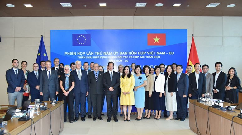 与会代表合影。图自越南外交部