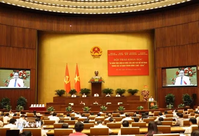 越南国会主席陈青敏发表讲话。图自越通社