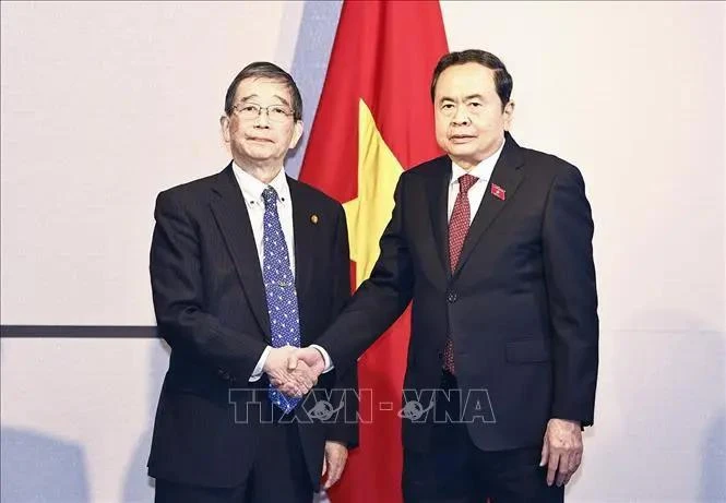 越南国会主席陈青敏会见长崎-越南友好协会主席富冈努。图自越通社