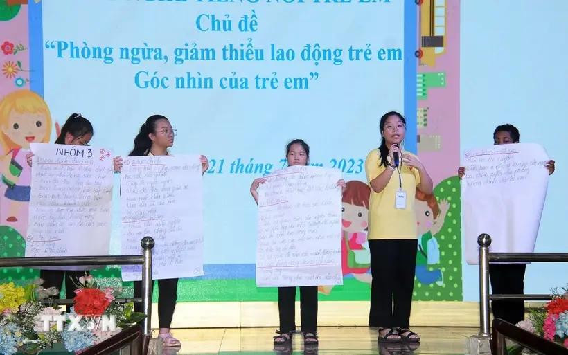 困难儿童参加主题为“预防和减少童工”的论坛。图自越通社