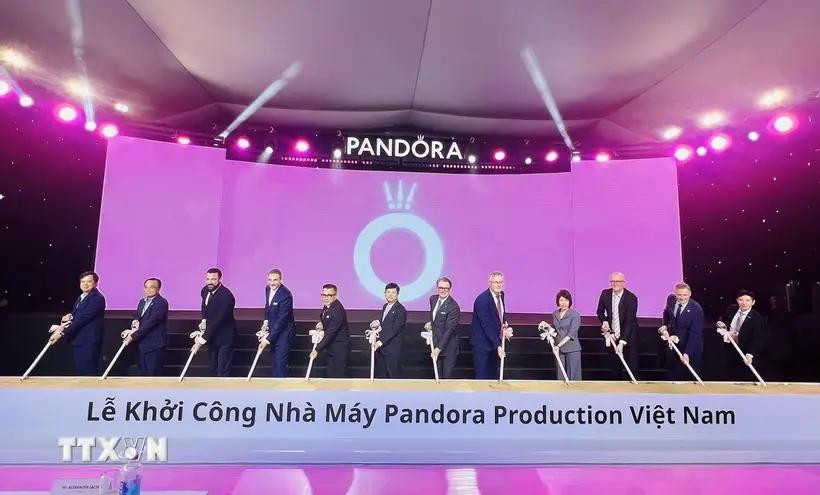 潘多拉珠宝工厂动工仪式。图自越通社