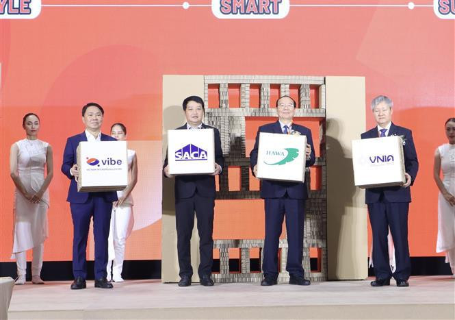 2024年越南家具和建筑展览会（VIBE 2024）开幕式。图自越通社
