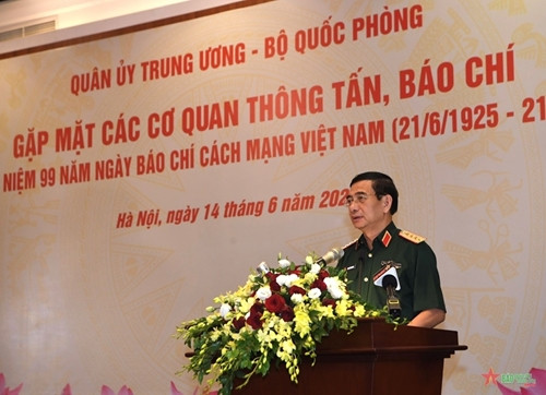 潘文江大将在会议上发言（图片来源：人民军队报）